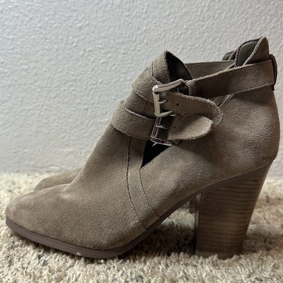Michael Kors Walden Light Mushroom Suede/Leather Booties sz 9M - Picture 7 of 13